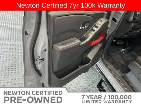 Used 2025 Nissan Frontier PRO-4X AWD/4WD image 40