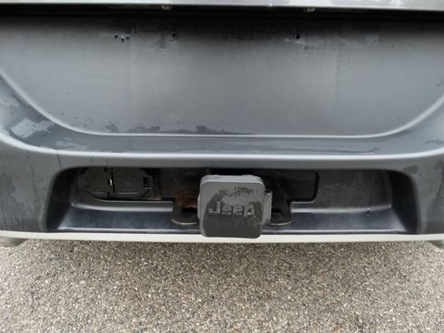 Used 2018 Jeep Cherokee 4WD Limited w/ Luxury Group w/ Luxury Group image 5