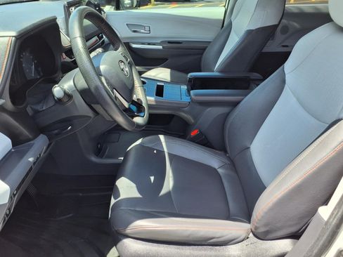 Used 2023 Toyota Sienna XSE FWD image 14