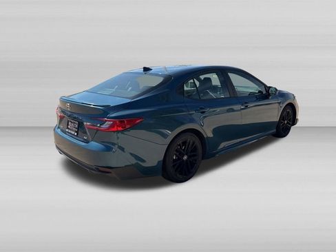 Used 2025 Toyota Camry SE FWD image 5