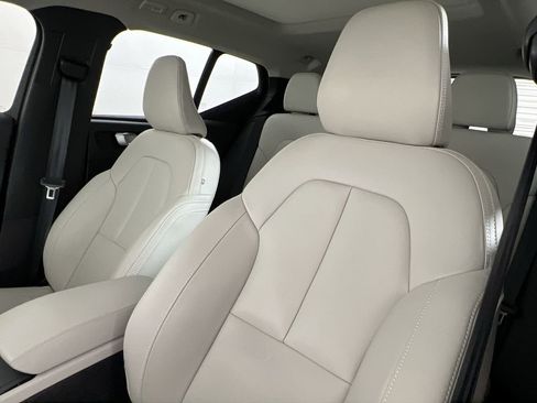 Used 2024 Volvo XC40 B5 Plus image 14
