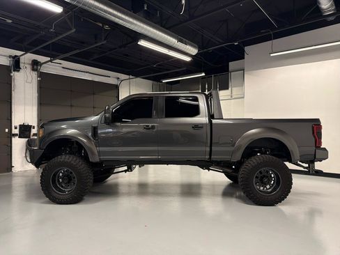 Used 2018 Ford F250 Platinum w/ Platinum Ultimate Package AWD/4WD image 3