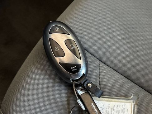 Used 2025 Hyundai Elantra SEL FWD image 21
