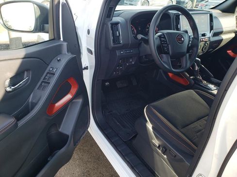 Certified 2025 Nissan Frontier PRO-4X w/ Pro Convenience Package image 13