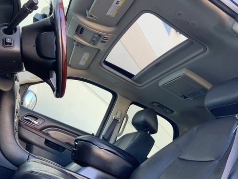 Used 2011 Cadillac Escalade Luxury AWD/4WD image 23