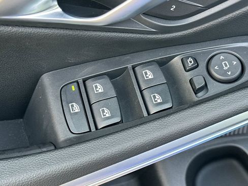 New 2026 BMW 330i Sedan w/ M Sport Package image 11