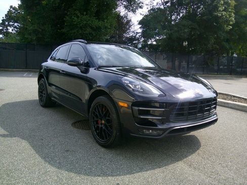 Used 2018 Porsche Macan Turbo image 24