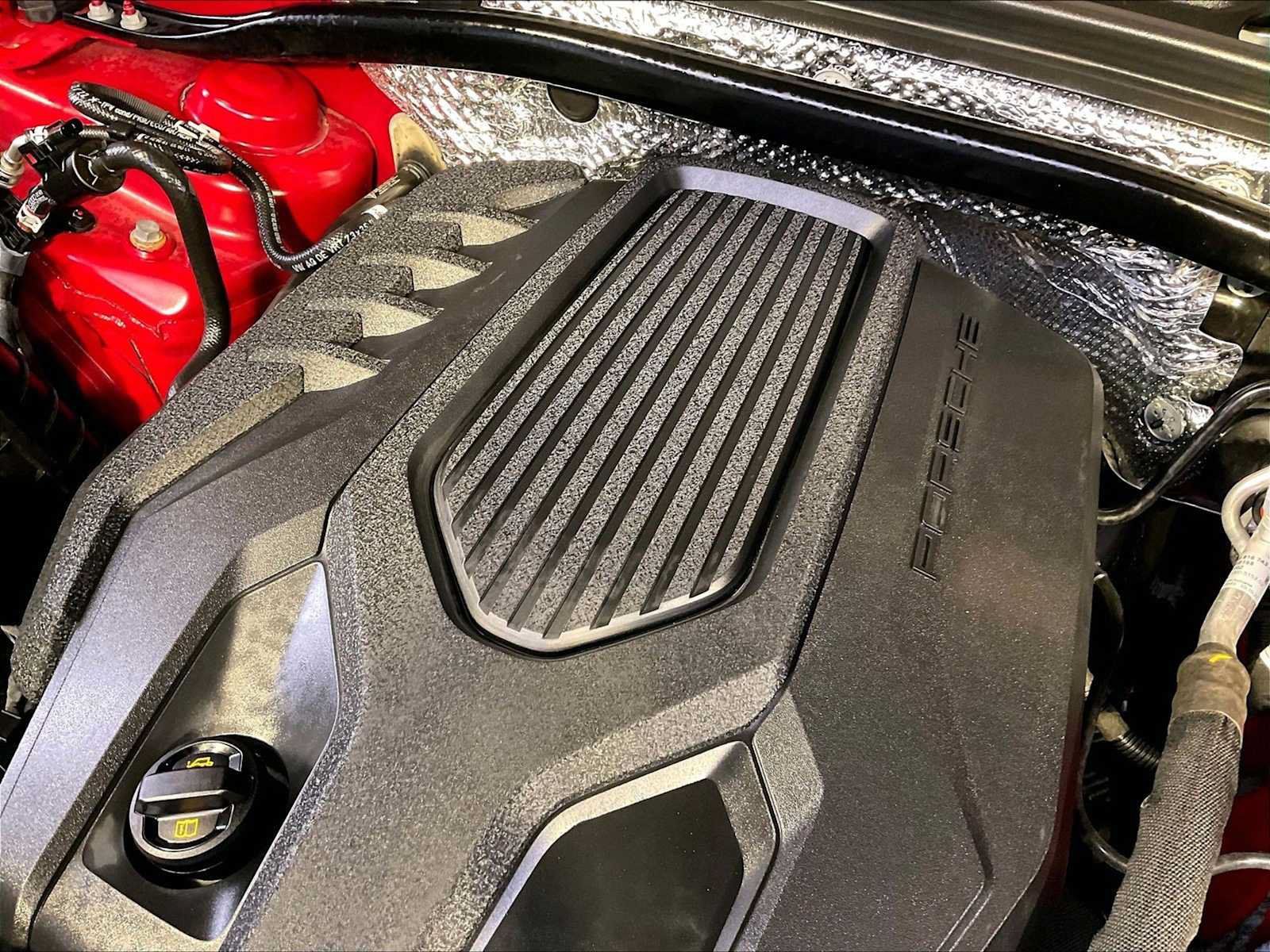 Certified 2023 Porsche Macan AWD/4WD image 33