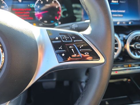 Certified 2025 Mercedes-Benz GLA 250 4MATIC image 27