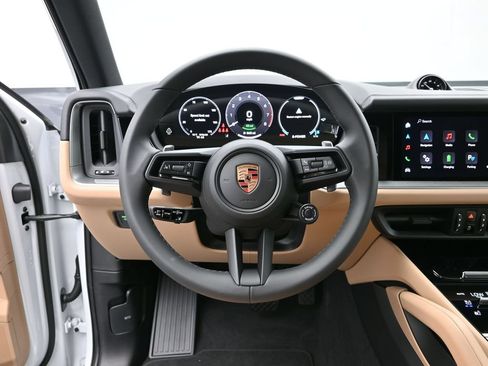 Certified 2025 Porsche Cayenne E-Hybrid AWD/4WD image 21