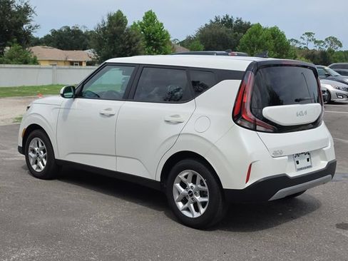Certified 2025 Kia Soul LX w/ LX Technology Package FWD image 3