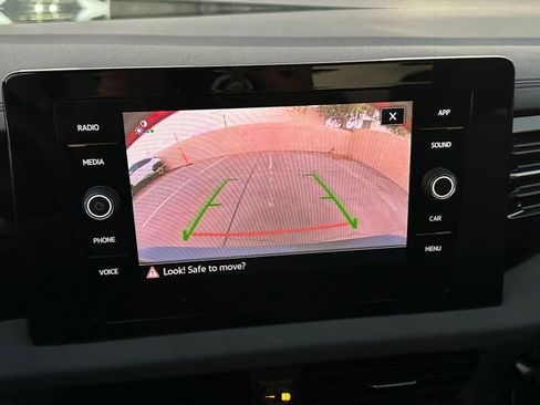 Used 2025 Volkswagen Jetta SE image 17