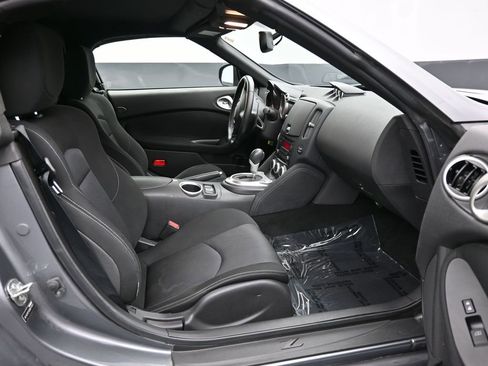 Used 2016 Nissan 370Z Roadster image 35