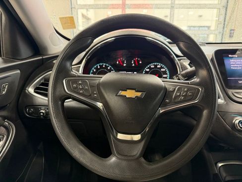 Used 2019 Chevrolet Malibu LT w/ Driver Confidence Package II FWD image 13