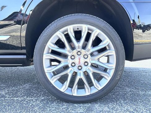 New 2026 GMC Yukon Denali w/ Denali Reserve Package AWD/4WD image 25