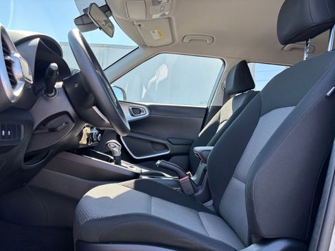 Used 2025 Kia Soul LX w/ LX Technology Package FWD image 24