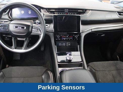 Used 2025 Jeep Grand Cherokee Altitude image 8