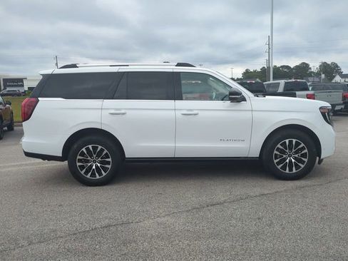 Used 2025 Ford Expedition Platinum AWD/4WD image 3