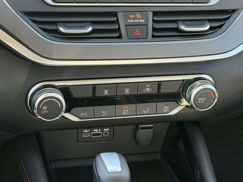 Used 2025 Nissan Altima 2.5 SR image 10