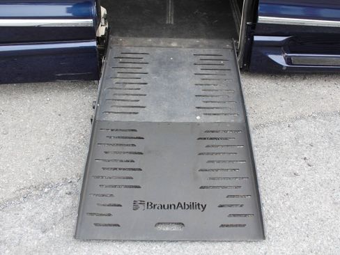 Used 2019 Chrysler Pacifica Touring-L FWD image 27