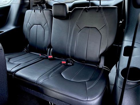 New 2026 Chrysler Pacifica Select image 22