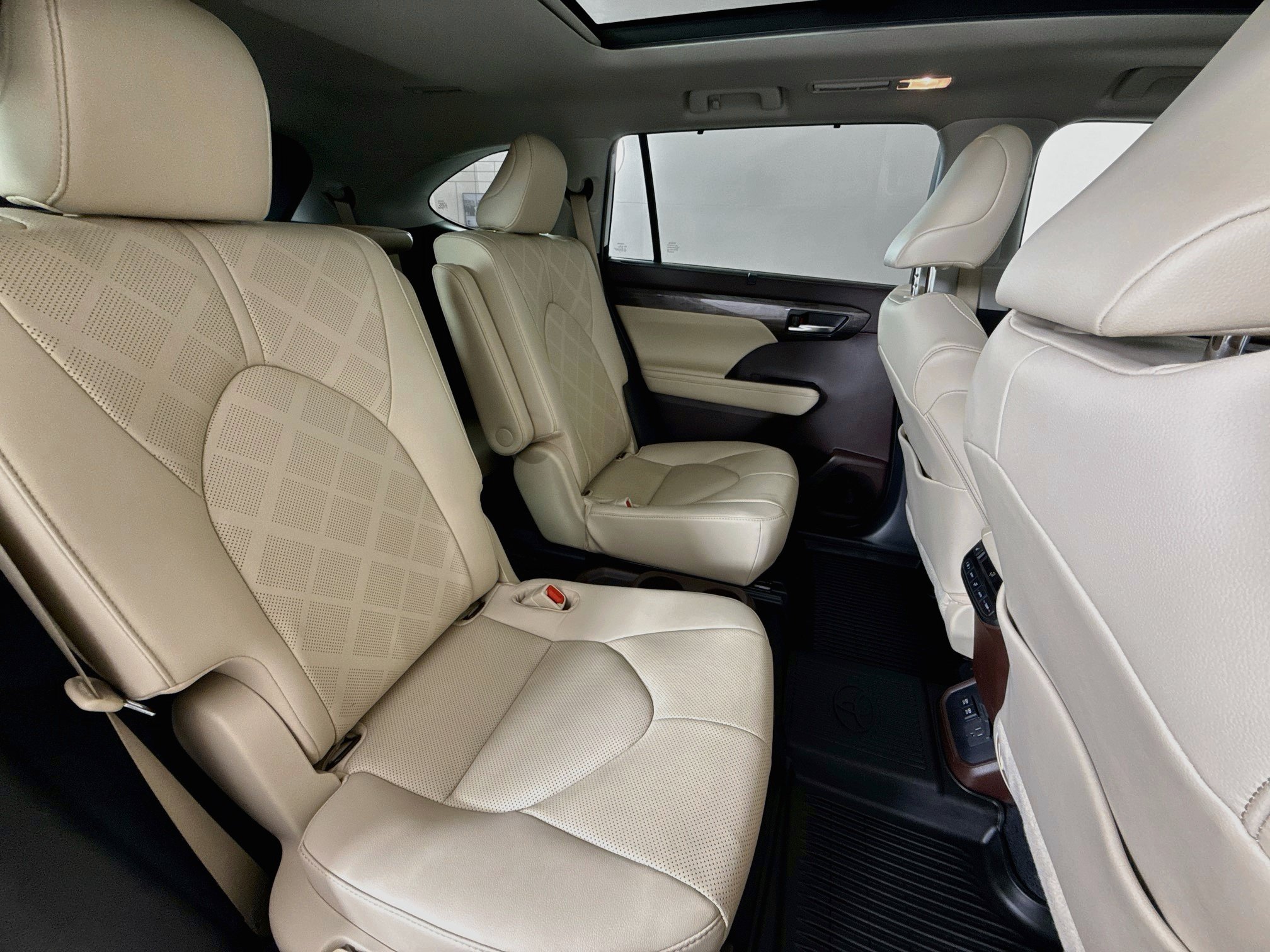 Used 2020 Toyota Highlander Platinum AWD/4WD image 27