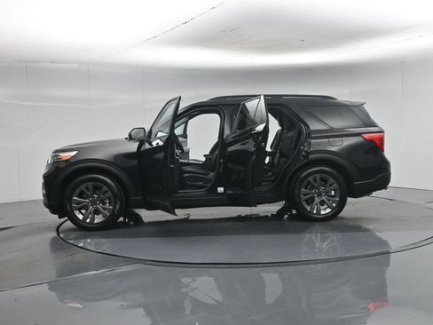 Used 2023 Ford Explorer XLT w/ Equipment Group 202A RWD image 5