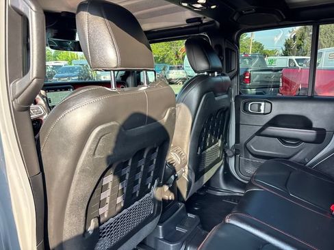 Used 2021 Jeep Wrangler Unlimited Rubicon w/ Dual Top Group AWD/4WD image 9