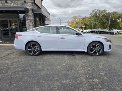Used 2024 Nissan Altima 2.5 SR image 8