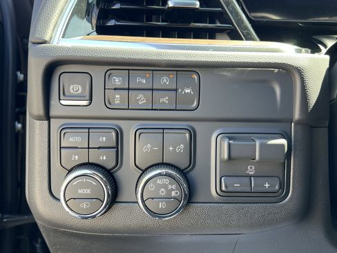 New 2026 Chevrolet Tahoe High Country AWD/4WD image 18