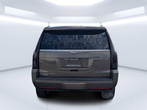 Used 2016 Cadillac Escalade Luxury image 4