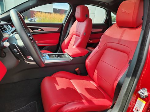 Certified 2022 Jaguar XF R-Dynamic SE image 8