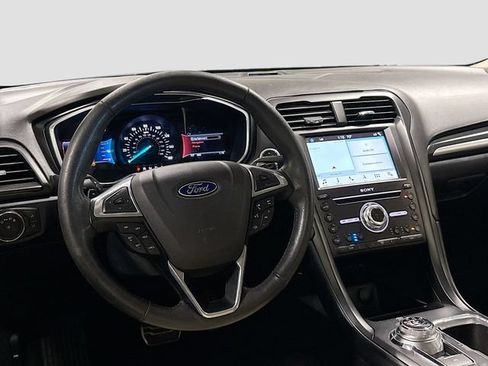 Used 2017 Ford Fusion Titanium FWD image 18