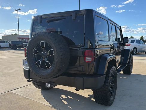 Used 2017 Jeep Wrangler Unlimited Sahara AWD/4WD image 18