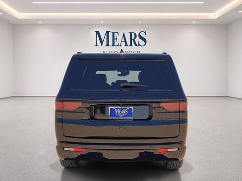 Used 2023 Jeep Wagoneer Series II AWD/4WD image 4