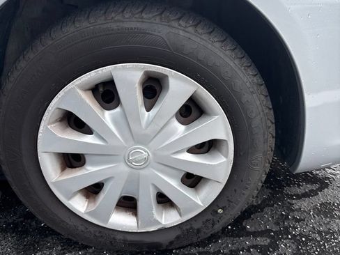 Used 2018 Nissan Versa S Plus FWD image 11