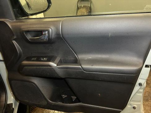 Used 2023 Toyota Tacoma TRD Sport w/ Technology Package AWD/4WD image 16