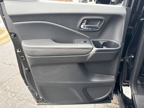 Used 2025 Honda Ridgeline Black Edition image 31
