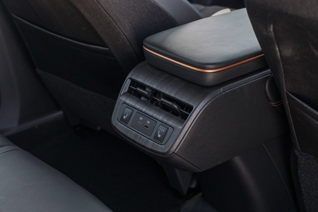 Used 2024 Nissan Ariya AWD image 20