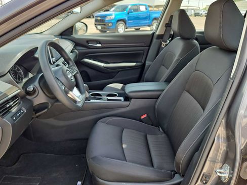 Used 2024 Nissan Altima 2.5 SV FWD image 15