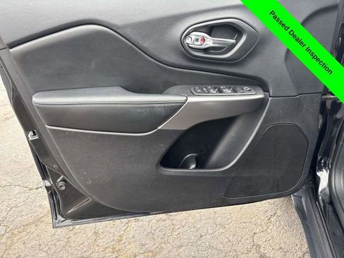 Used 2019 Jeep Cherokee Latitude Plus image 9