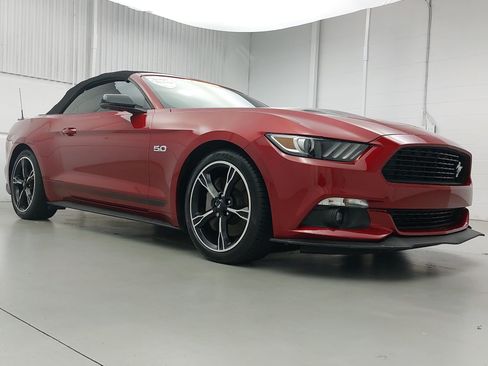 Used 2016 Ford Mustang GT Premium w/ Equipment Group 401A RWD image 9