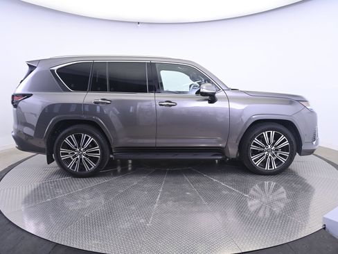 Used 2026 Lexus LX 700h Luxury AWD/4WD image 8