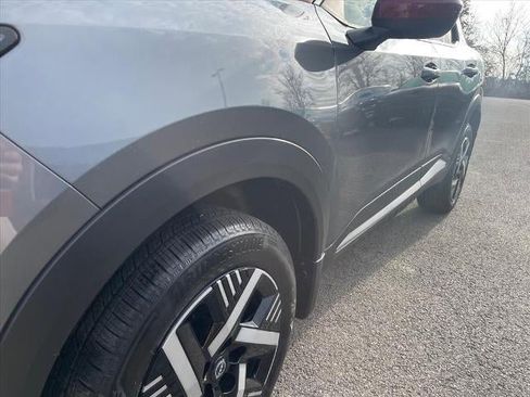 Used 2025 Nissan Kicks SV w/ Illumination Package image 5