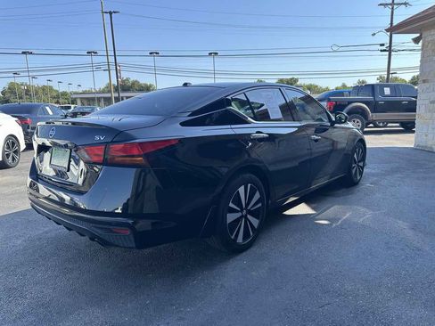 Used 2019 Nissan Altima 2.5 SV FWD image 4