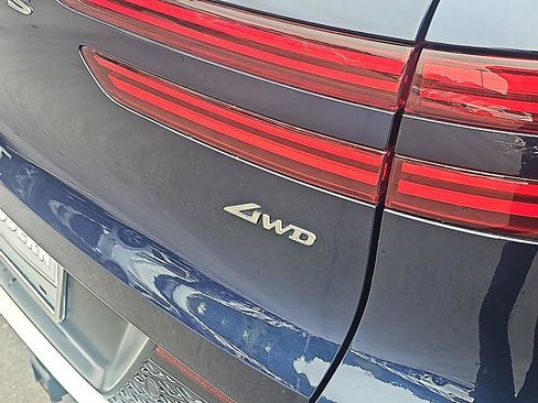 Used 2024 Genesis GV70 2.5T w/ Select Package AWD/4WD image 9