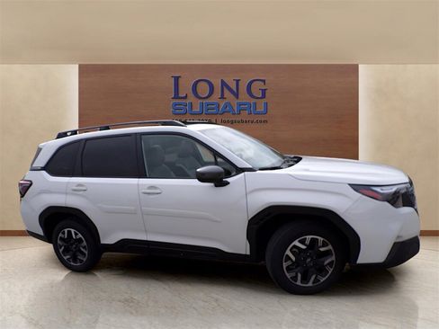 Used 2025 Subaru Forester Premium image 6