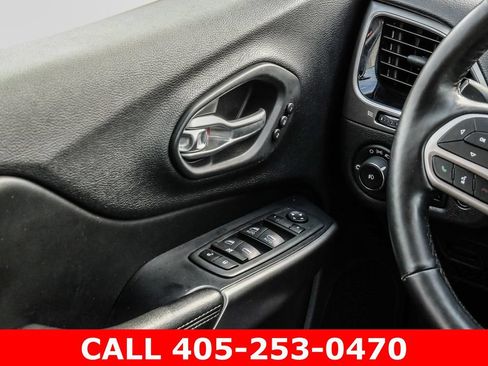 Used 2020 Jeep Cherokee Limited FWD image 50