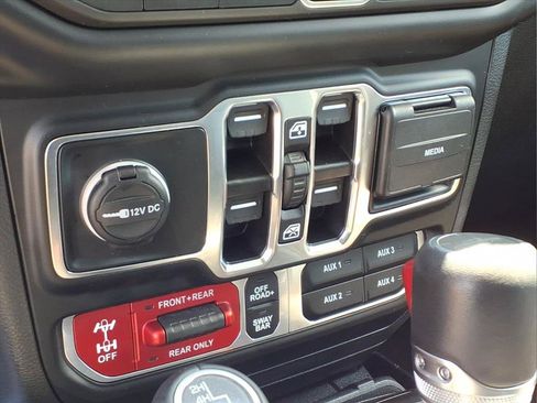 Used 2023 Jeep Gladiator Rubicon w/ Cold Weather Group AWD/4WD image 8