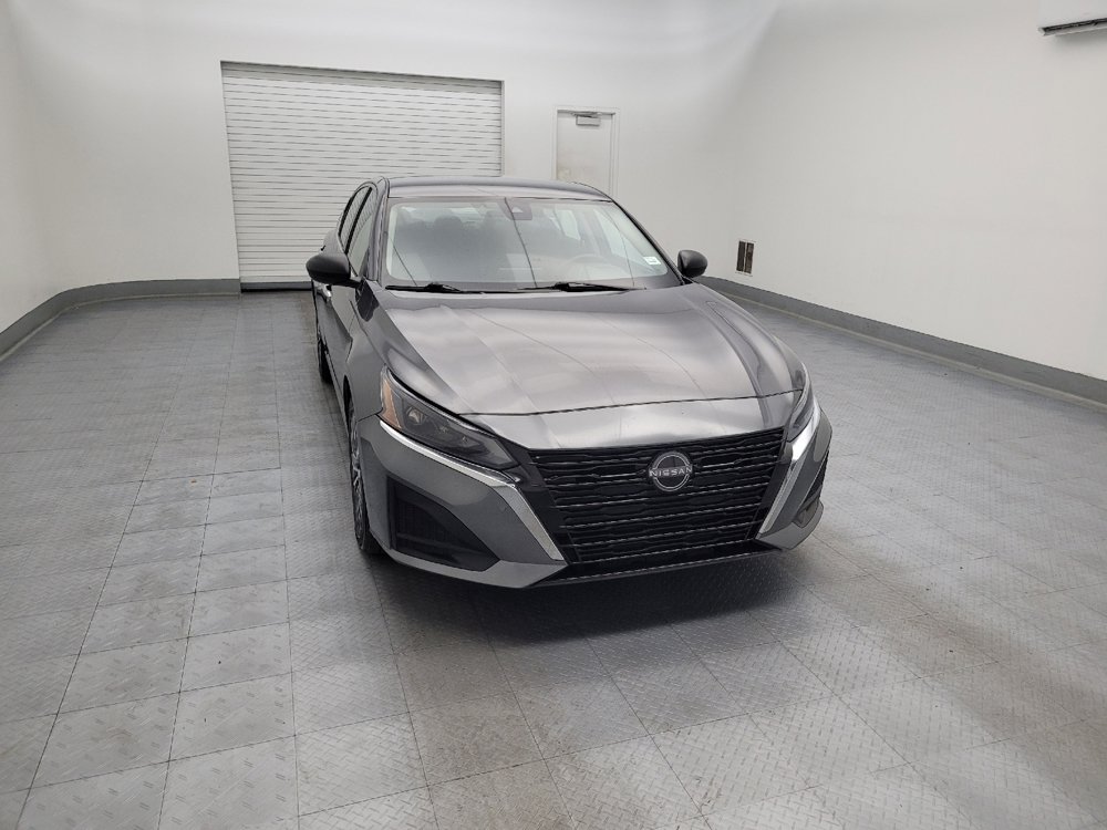 Used 2025 Nissan Altima 2.5 SV FWD image 14